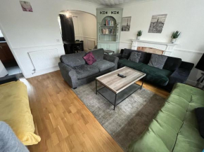 Oxford Rd, 5 BR, Sleeps 11,Parking